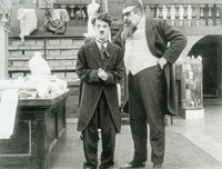 Charles Chaplin, Eric Campbell - The Floorwalker