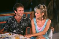 Robin Williams,  Twiggy - Club Paradise