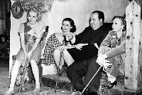 Alfred Hitchcock, Googie Withers, Margaret Lockwood, Sally Stewart - The Lady Vanishes